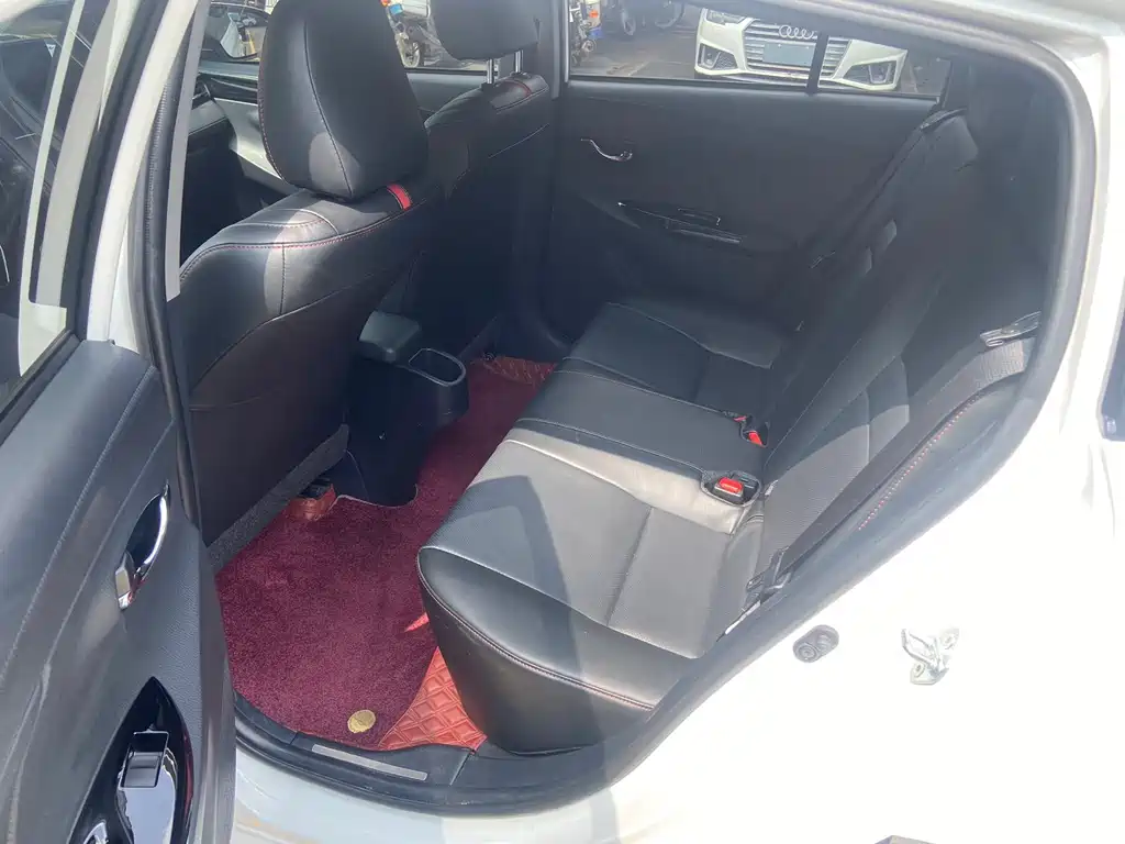 Toyota Yaris L — фото 11
