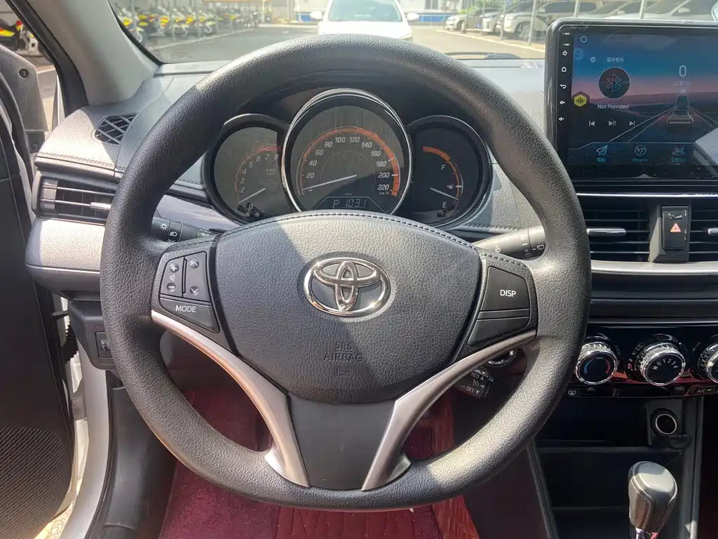 Toyota Yaris L — фото 13