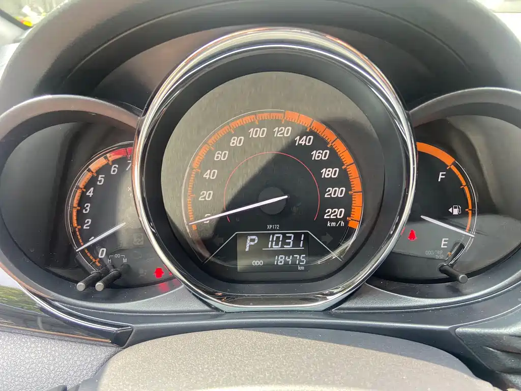 Toyota Yaris L — фото 14