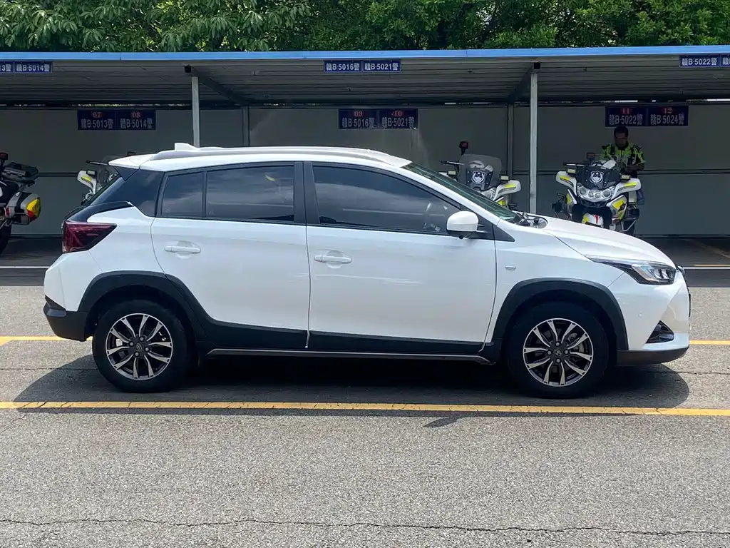 Toyota Yaris L — фото 8