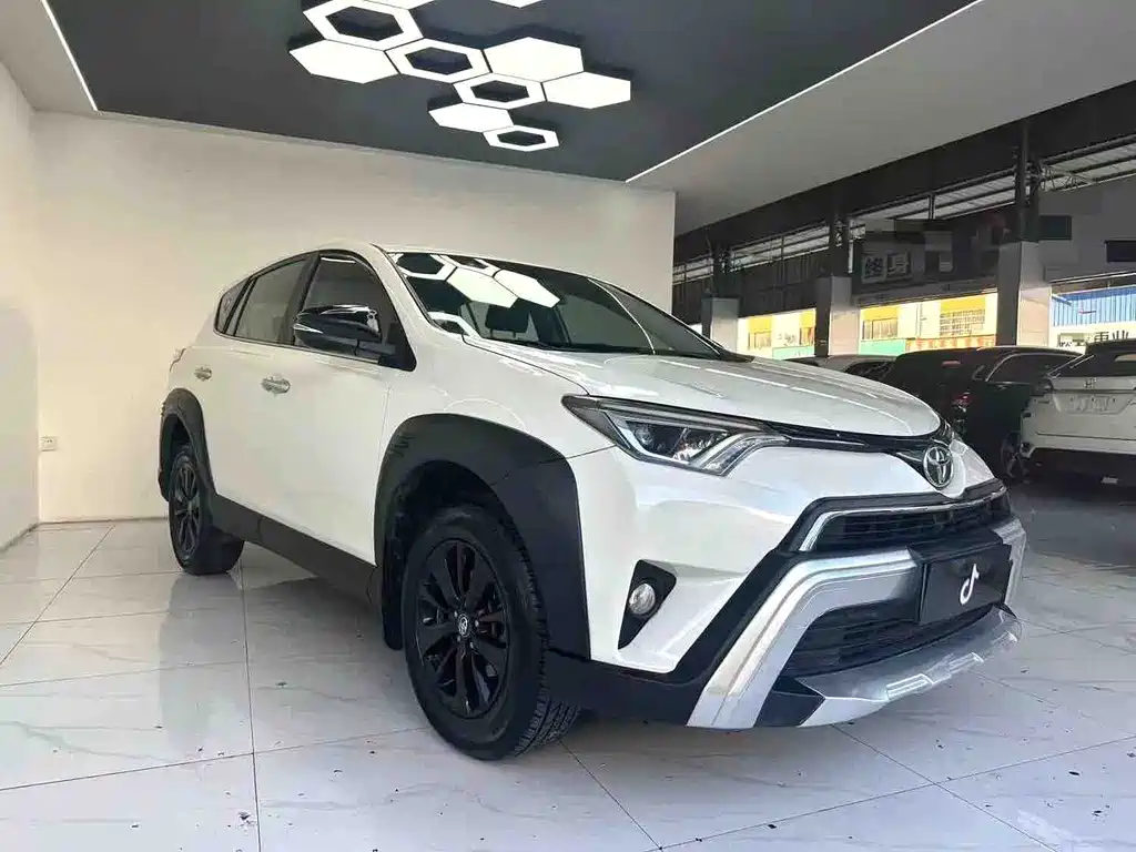 Toyota RAV4 — фото 3