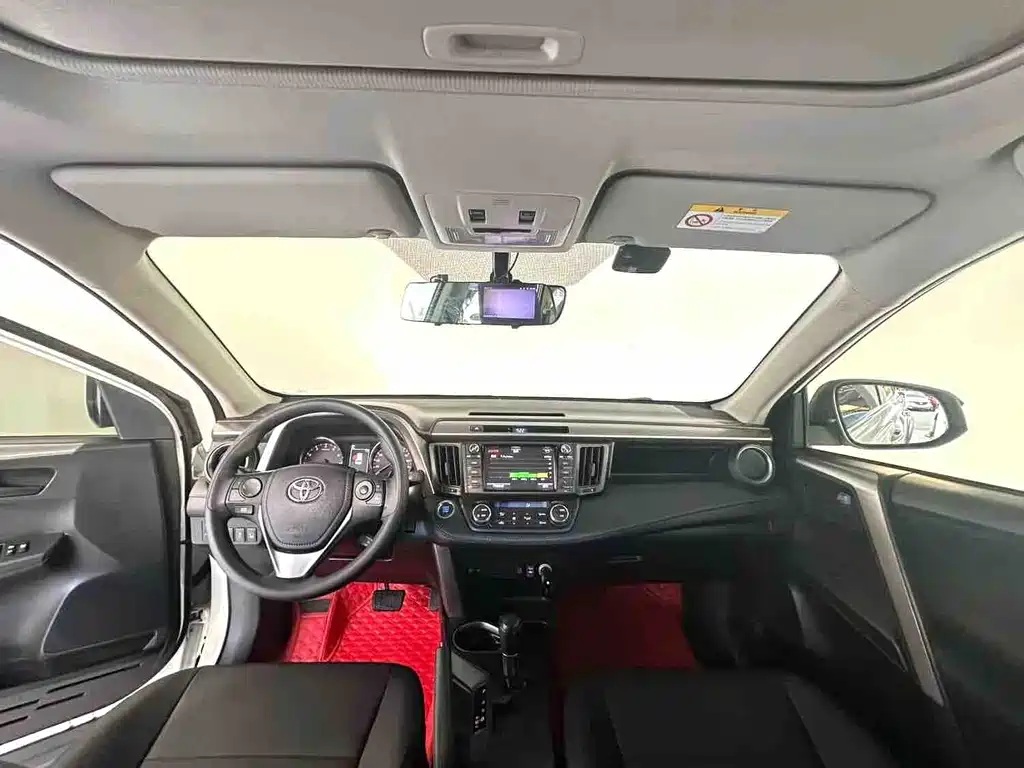 Toyota RAV4 — фото 5