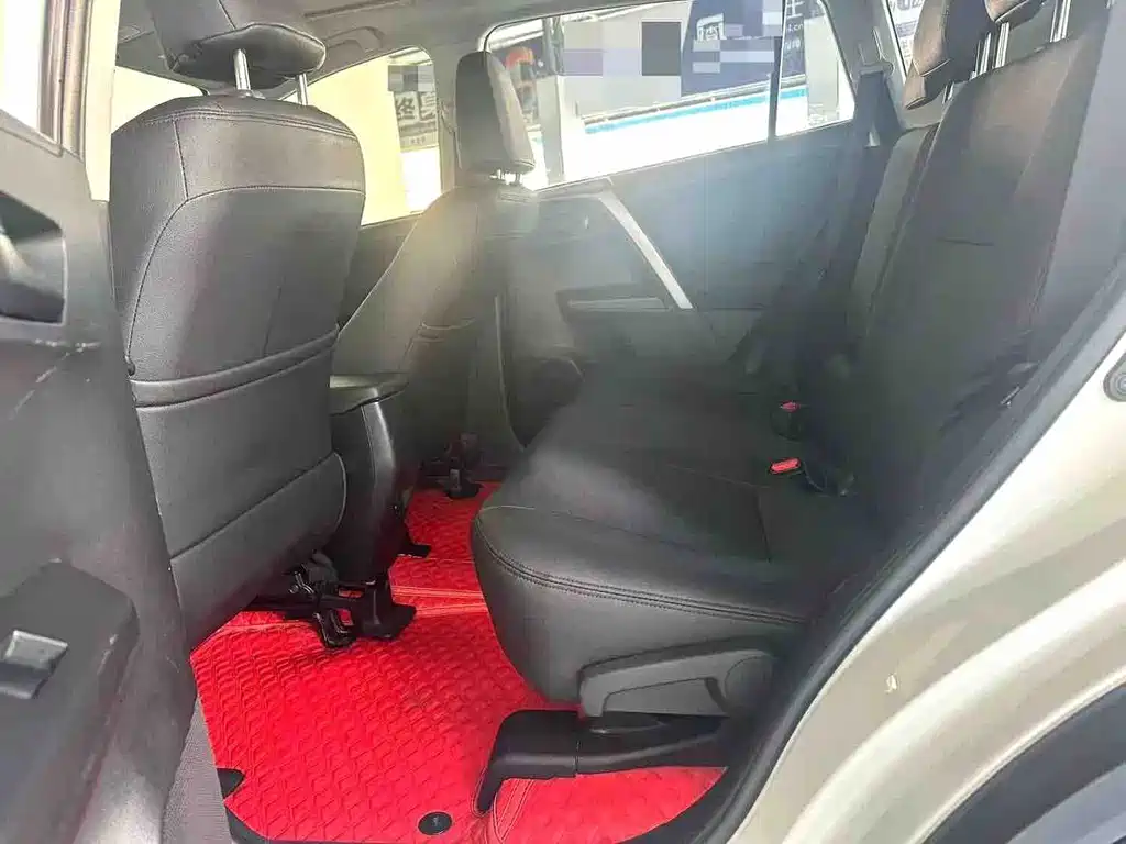 Toyota RAV4 — фото 6