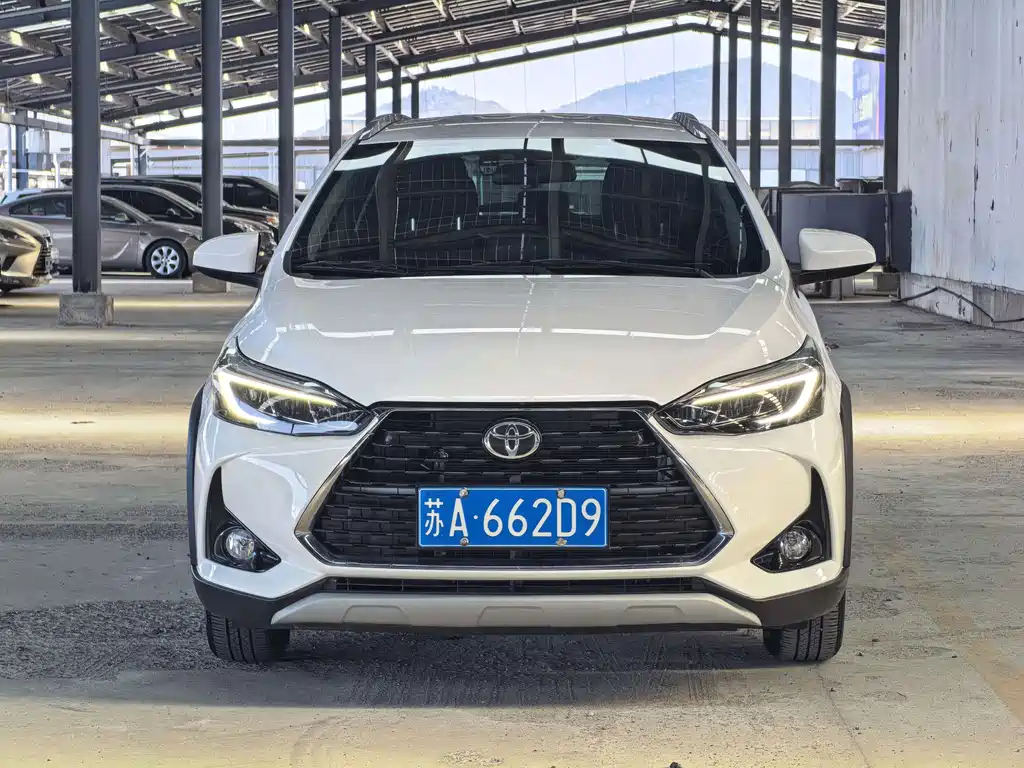 Toyota Yaris L — фото 2