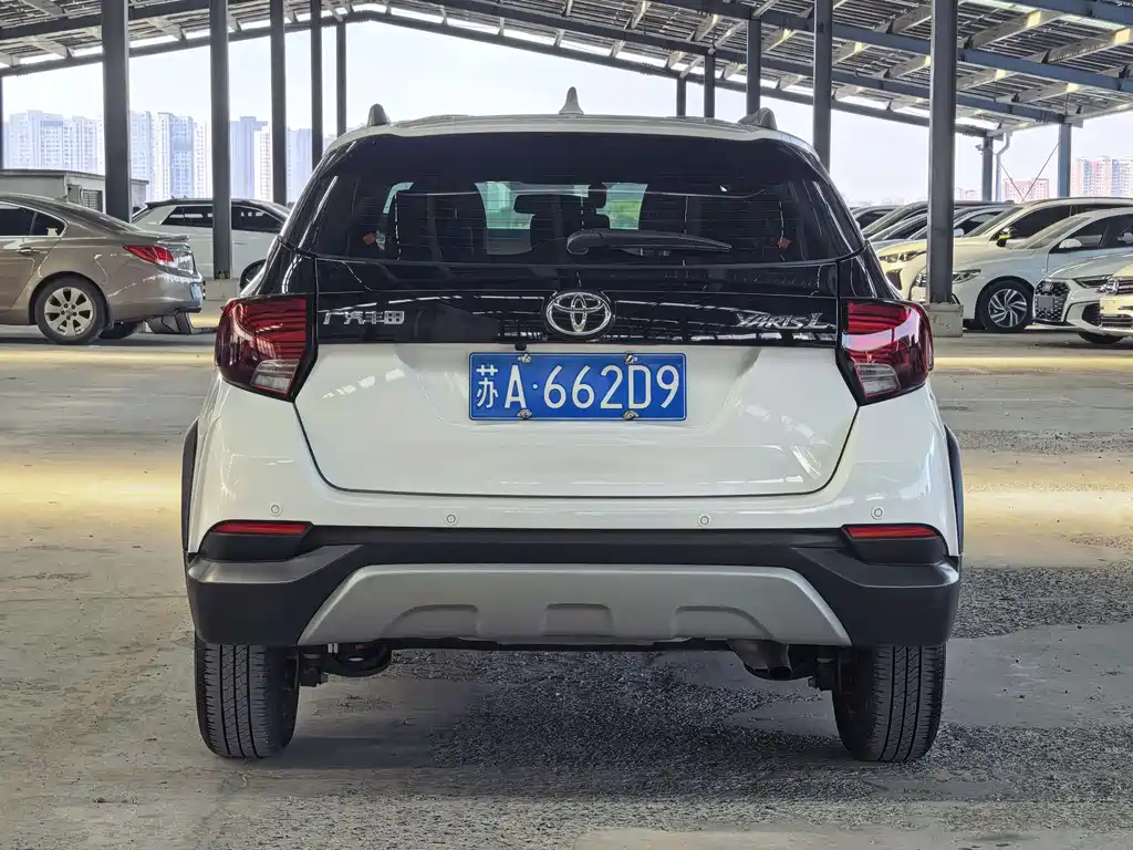 Toyota Yaris L — фото 5