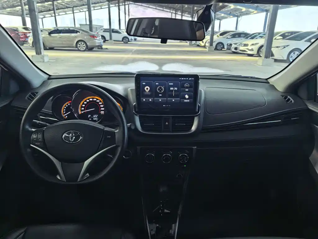 Toyota Yaris L — фото 10