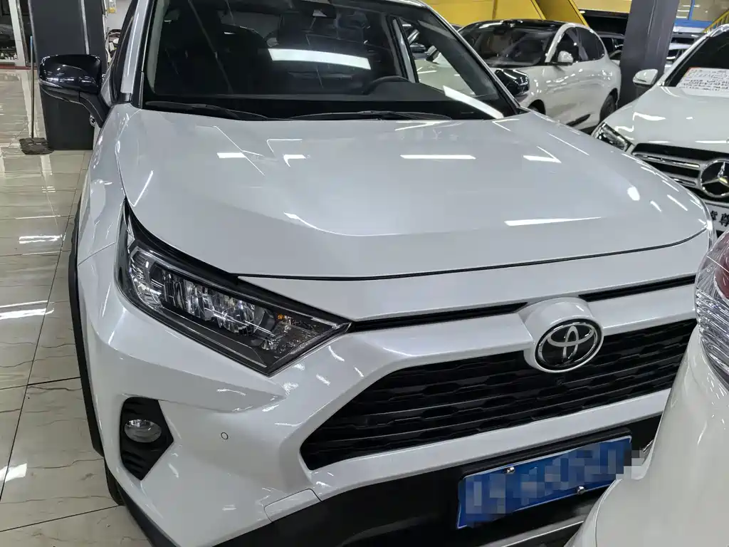 Toyota RAV4 — фото 2