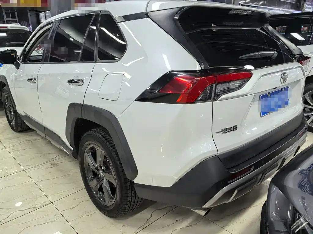 Toyota RAV4 — фото 4