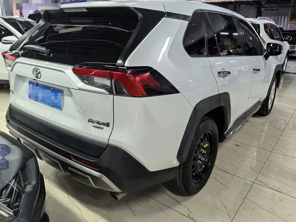 Toyota RAV4 — фото 6