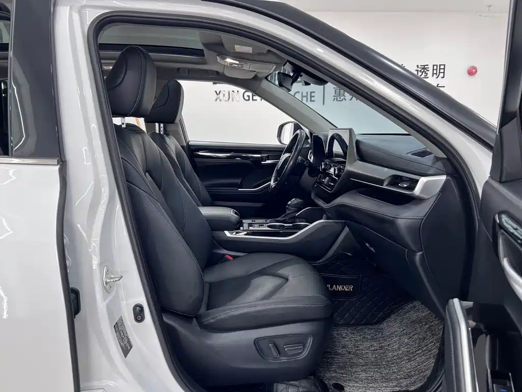 Toyota Highlander — фото 11
