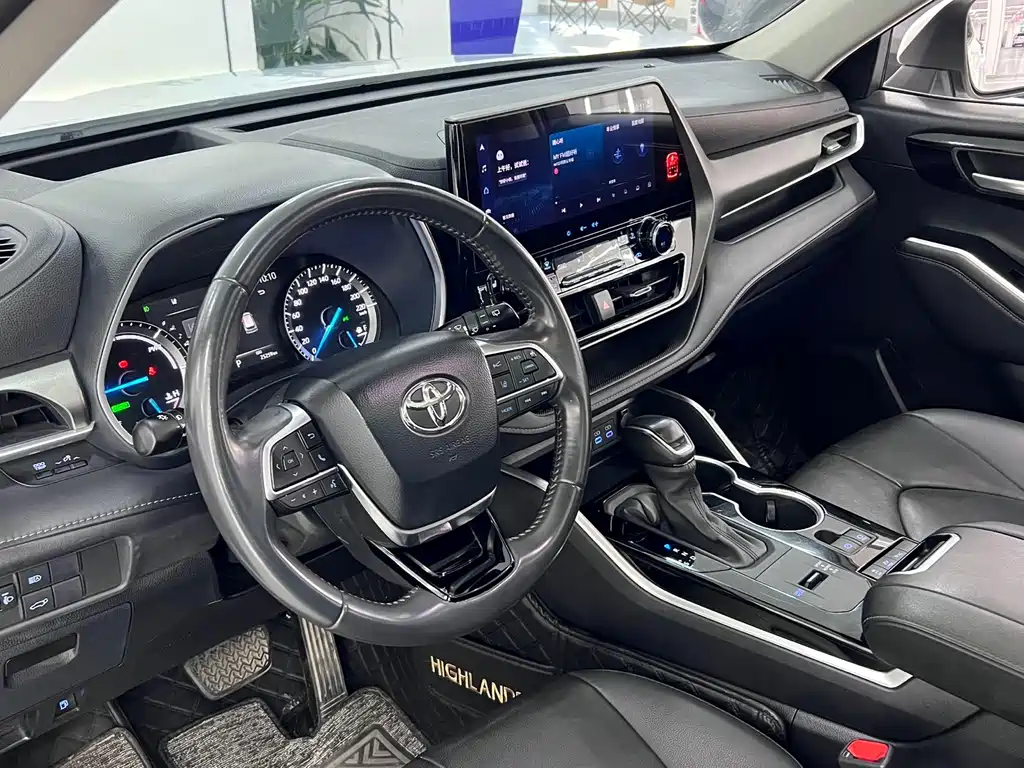 Toyota Highlander — фото 21