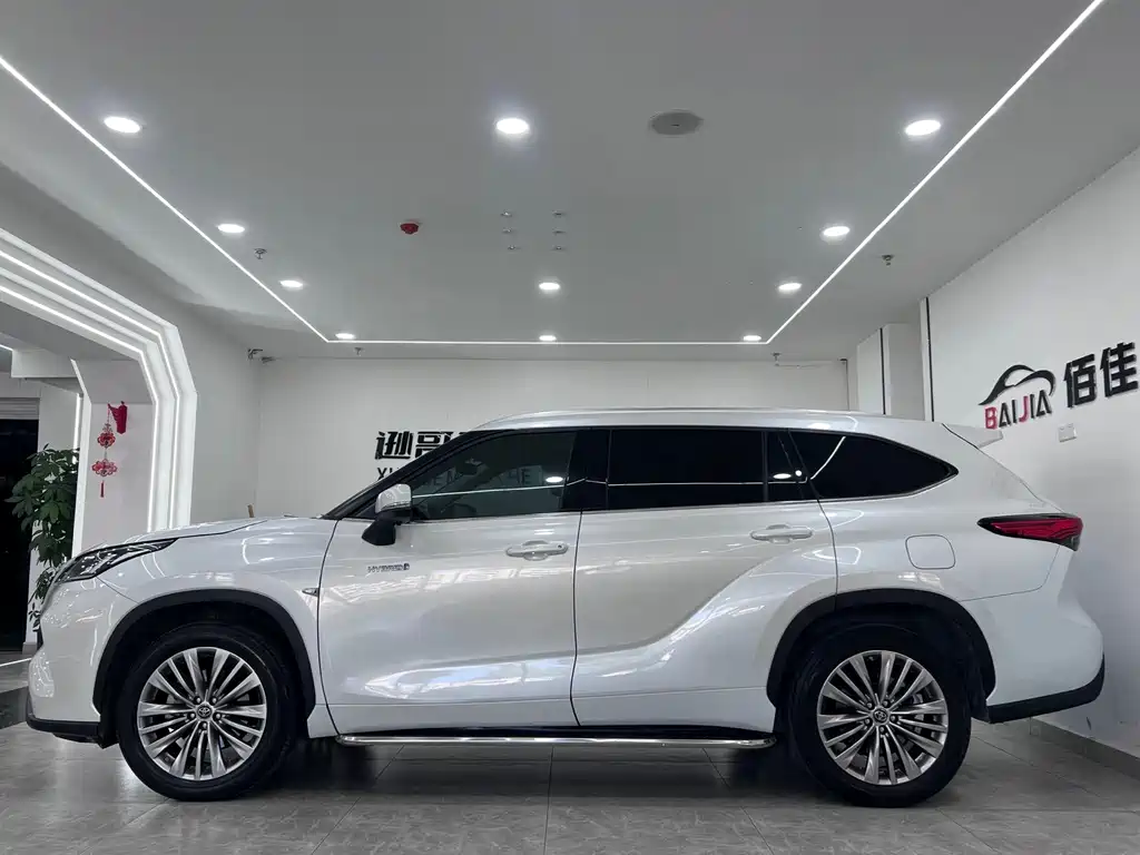 Toyota Highlander — фото 4