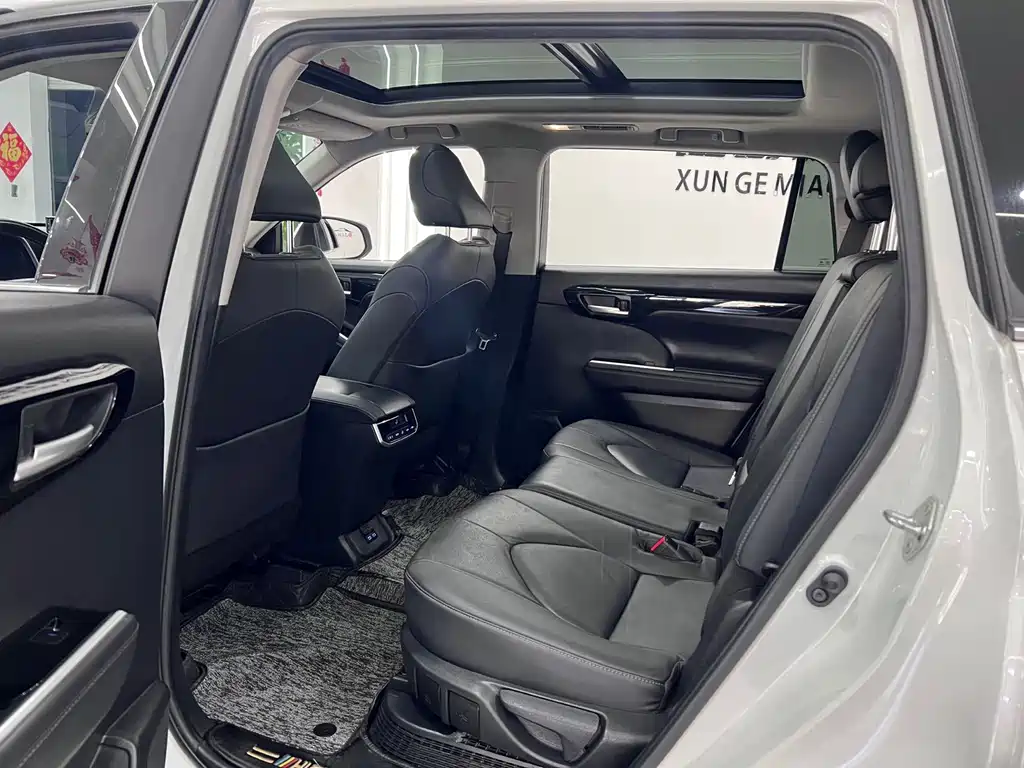 Toyota Highlander — фото 10