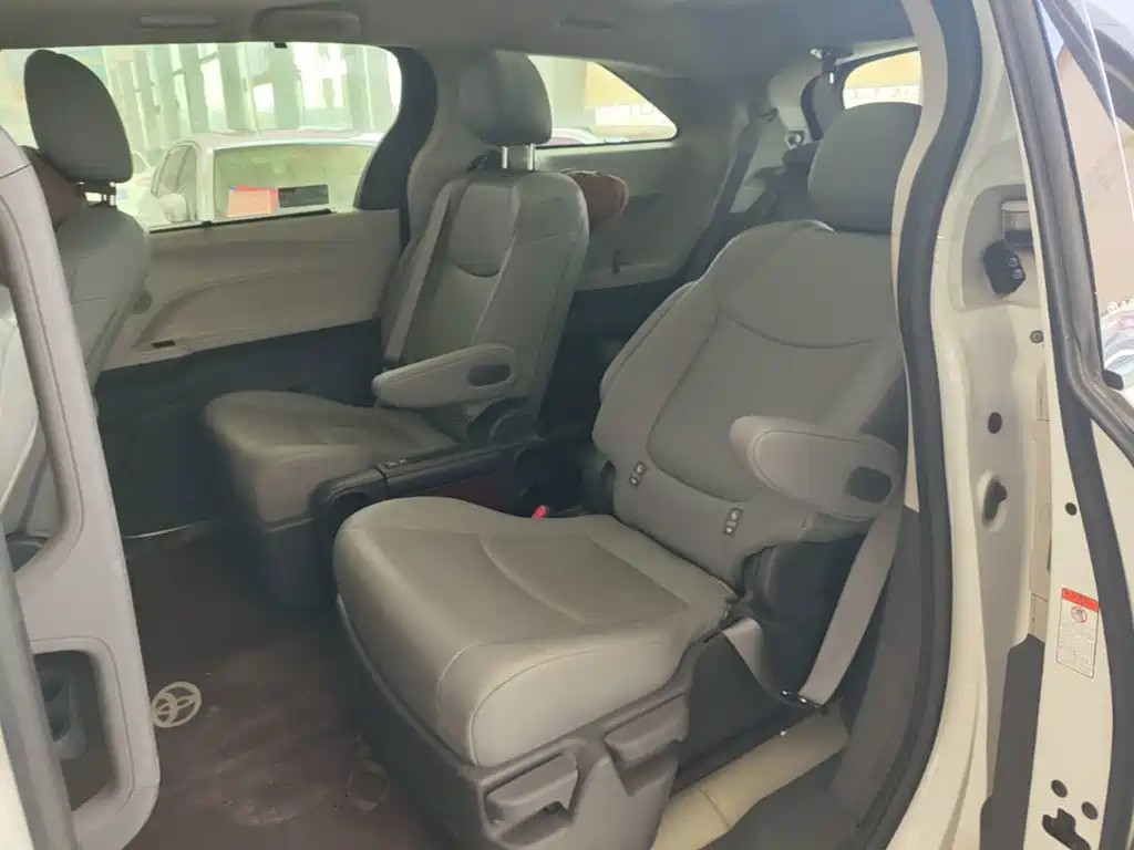 Toyota Granvia — фото 17