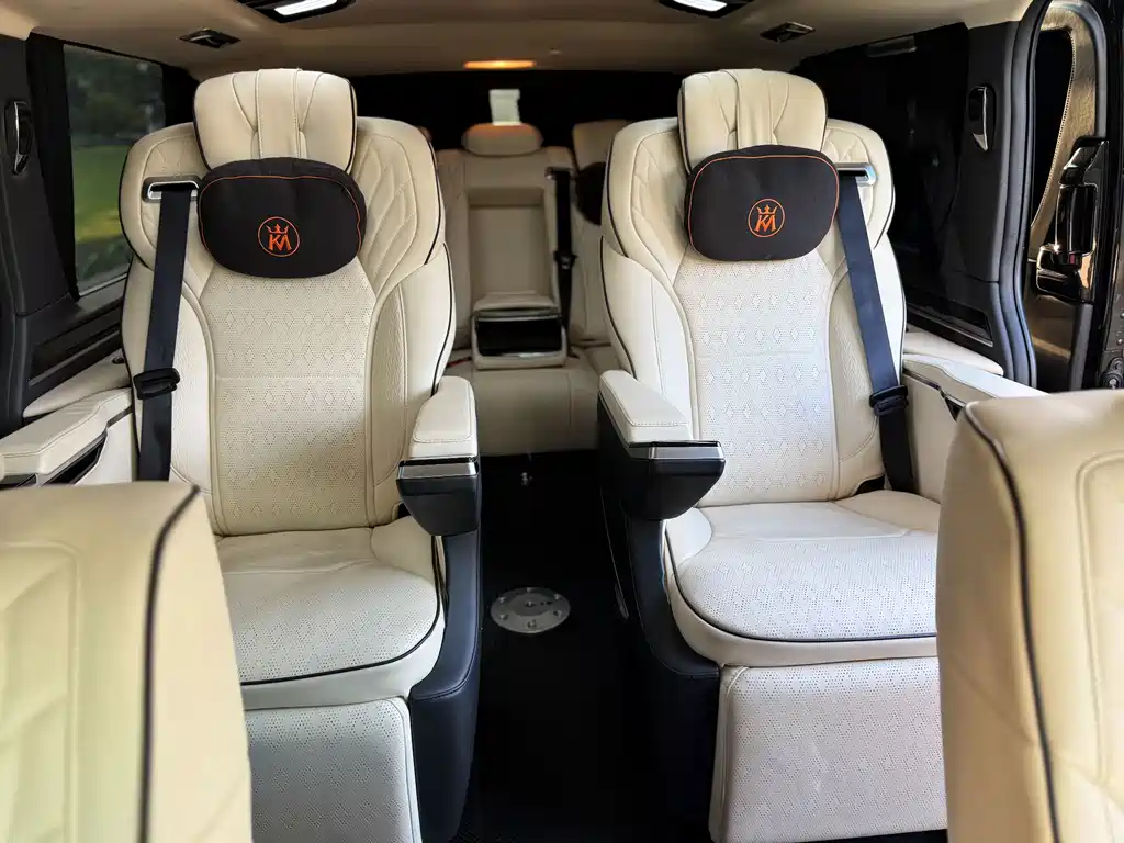 Toyota Hiace — фото 17