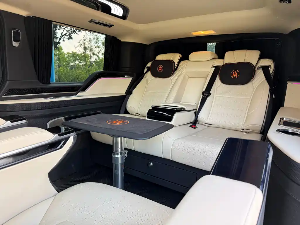 Toyota Hiace — фото 18