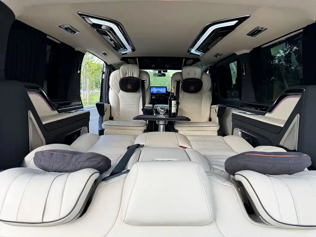 Toyota Hiace — фото 19