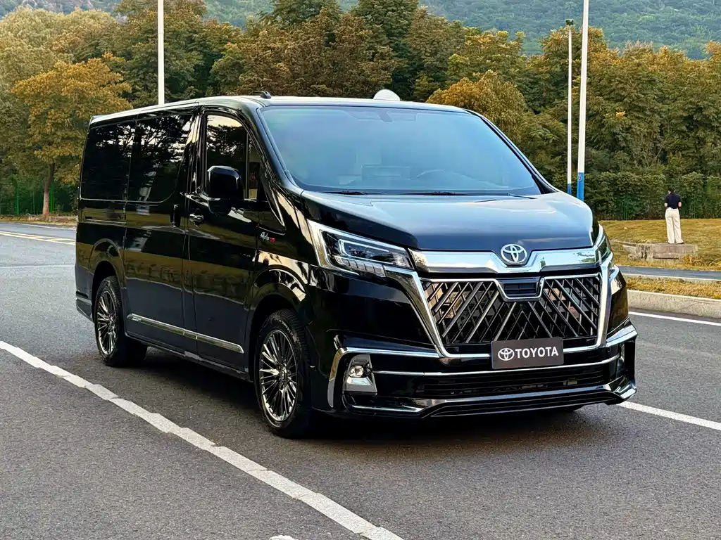Toyota Hiace — фото 3