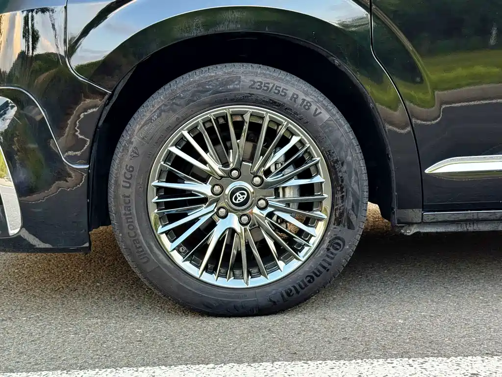 Toyota Hiace — фото 21