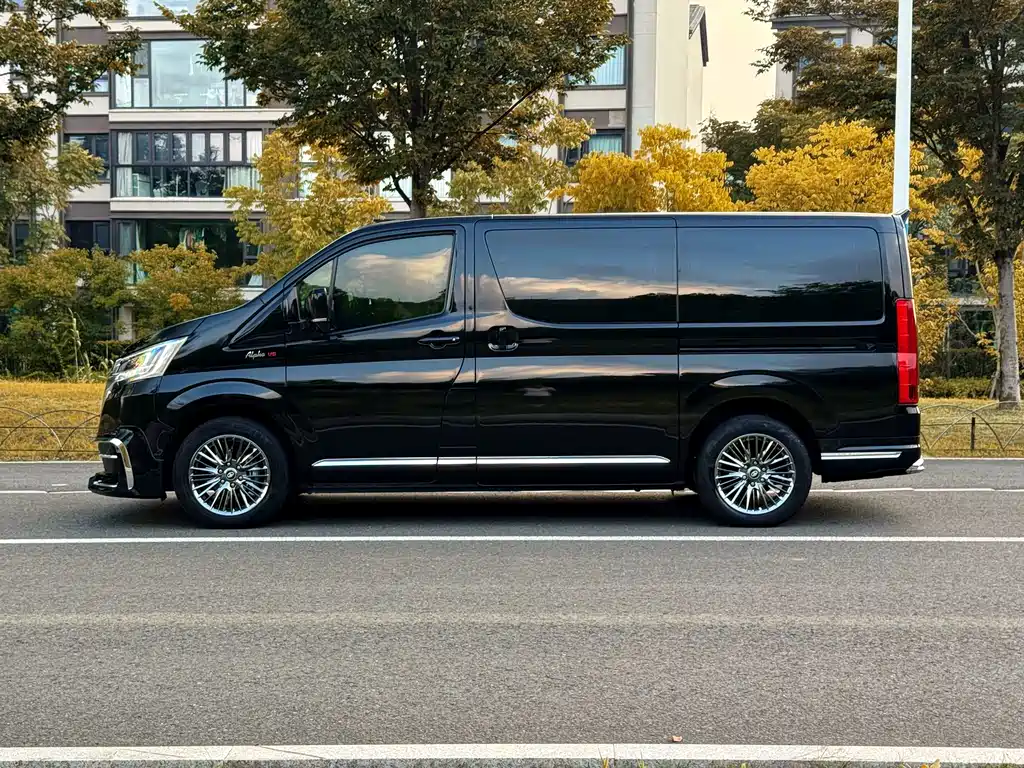 Toyota Hiace — фото 7