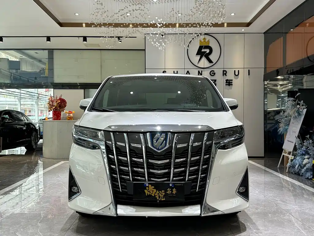 Toyota Alphard — фото 2