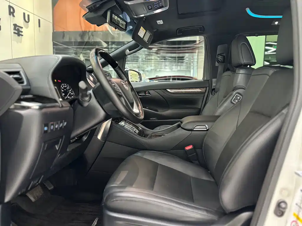 Toyota Alphard — фото 10