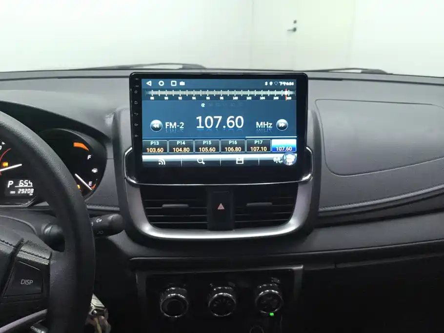 Toyota Yaris L — фото 13