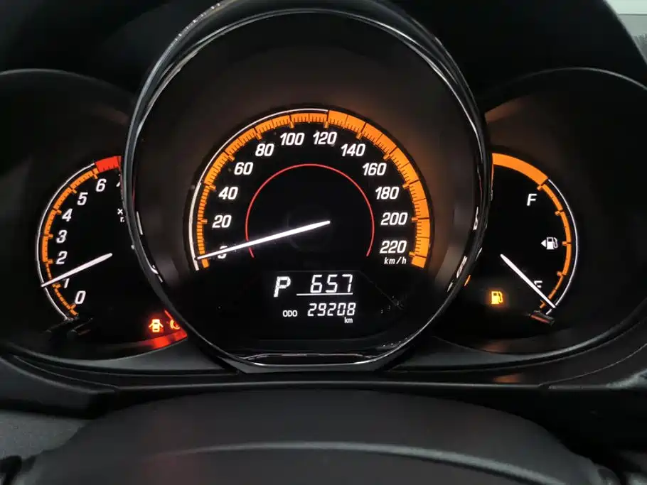 Toyota Yaris L — фото 14