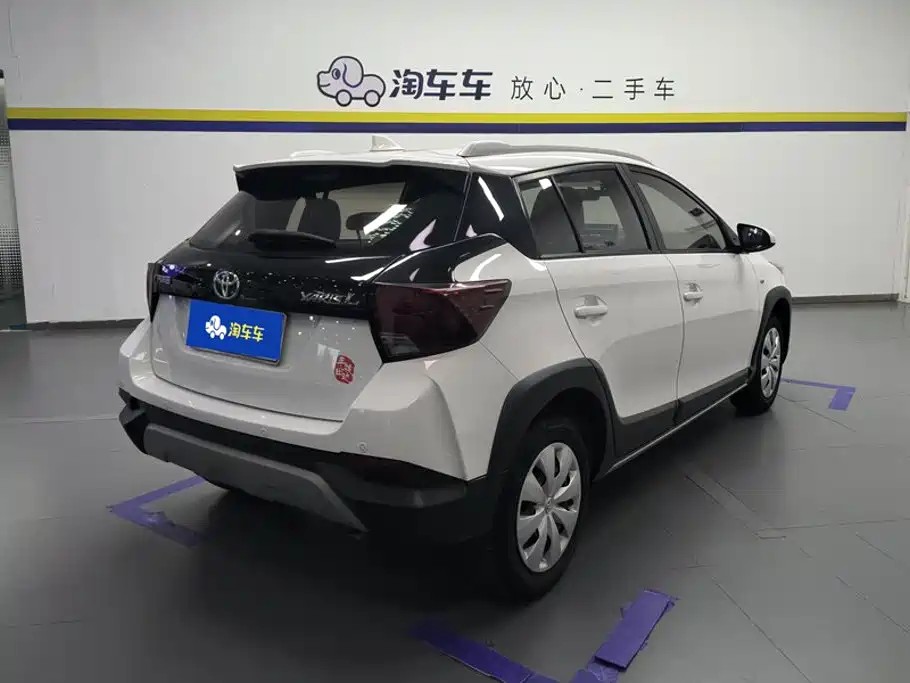 Toyota Yaris L — фото 3