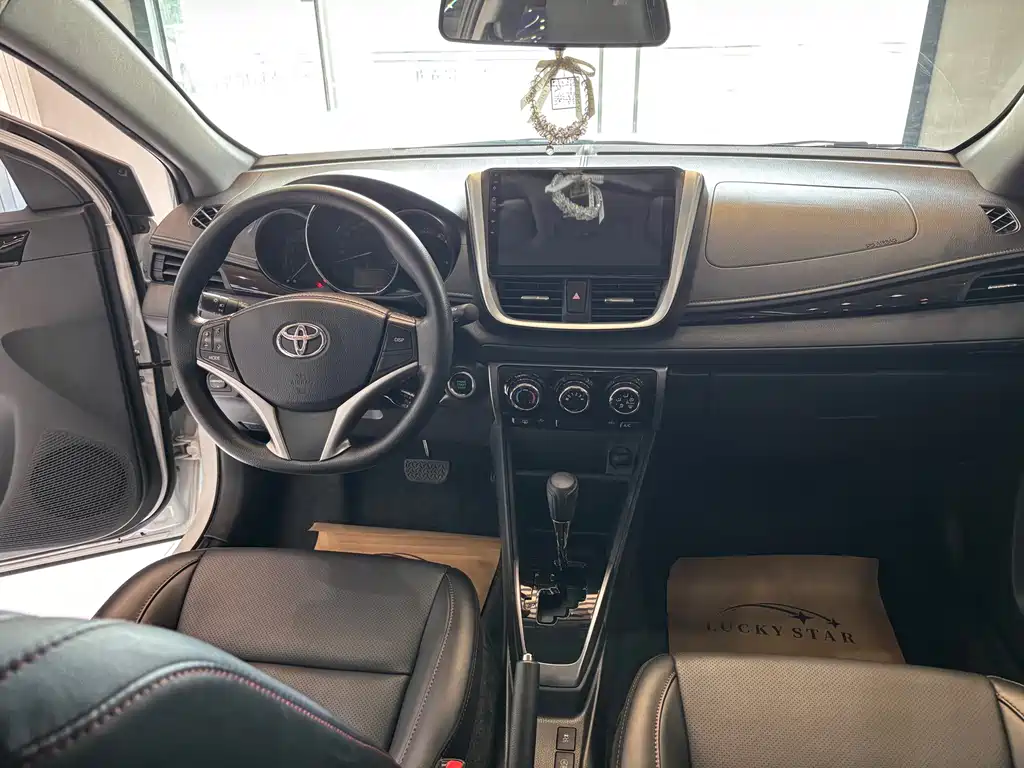 Toyota Yaris L — фото 14