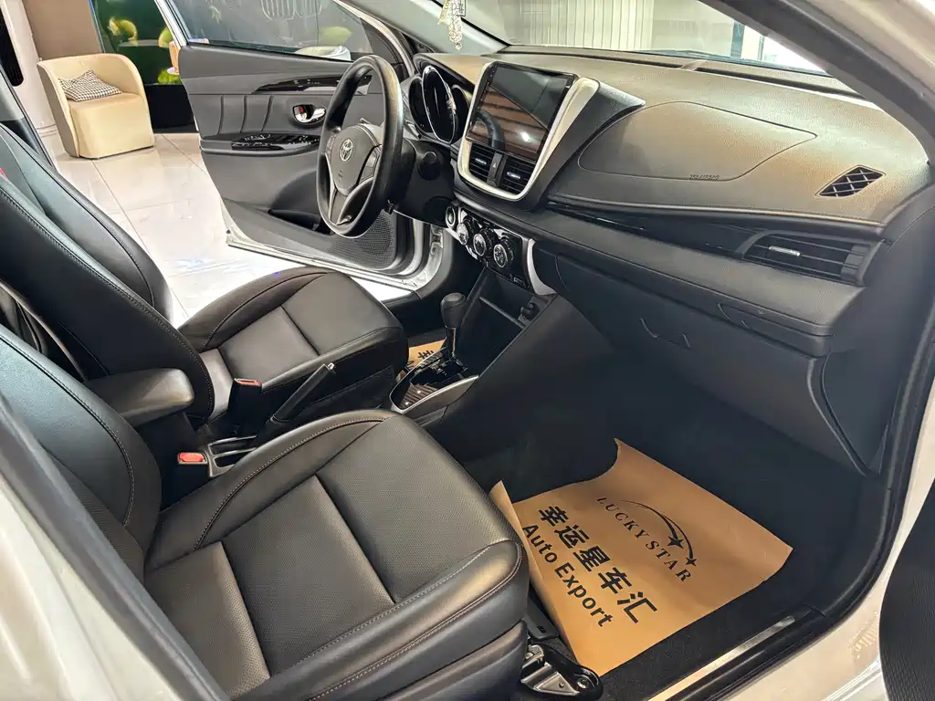Toyota Yaris L — фото 15