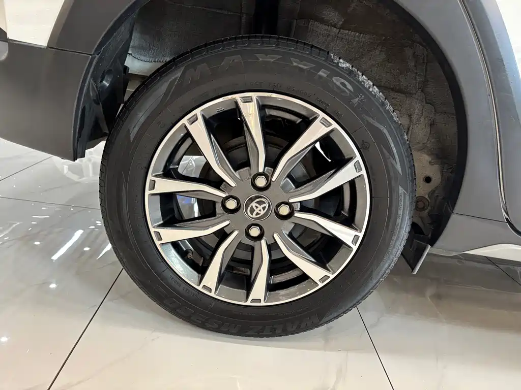 Toyota Yaris L — фото 17