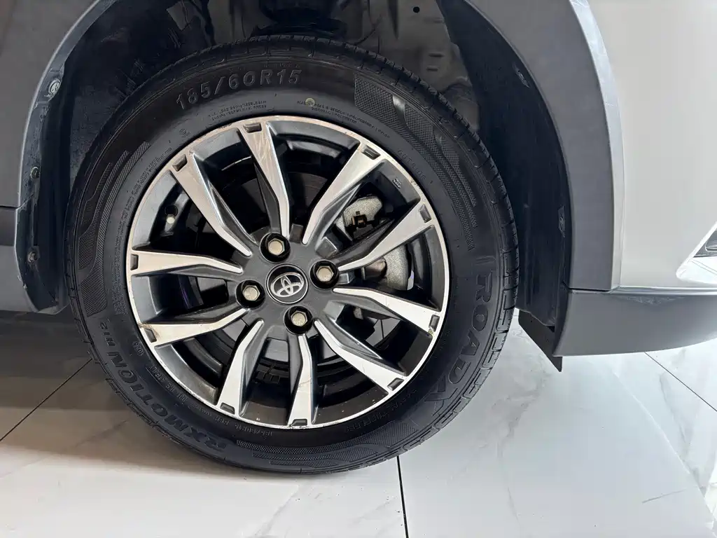 Toyota Yaris L — фото 18