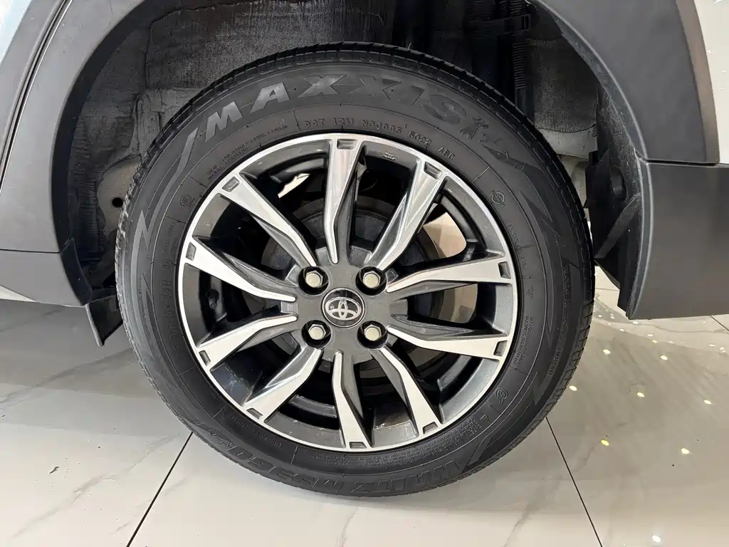 Toyota Yaris L — фото 20
