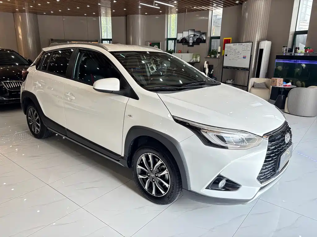 Toyota Yaris L — фото 7