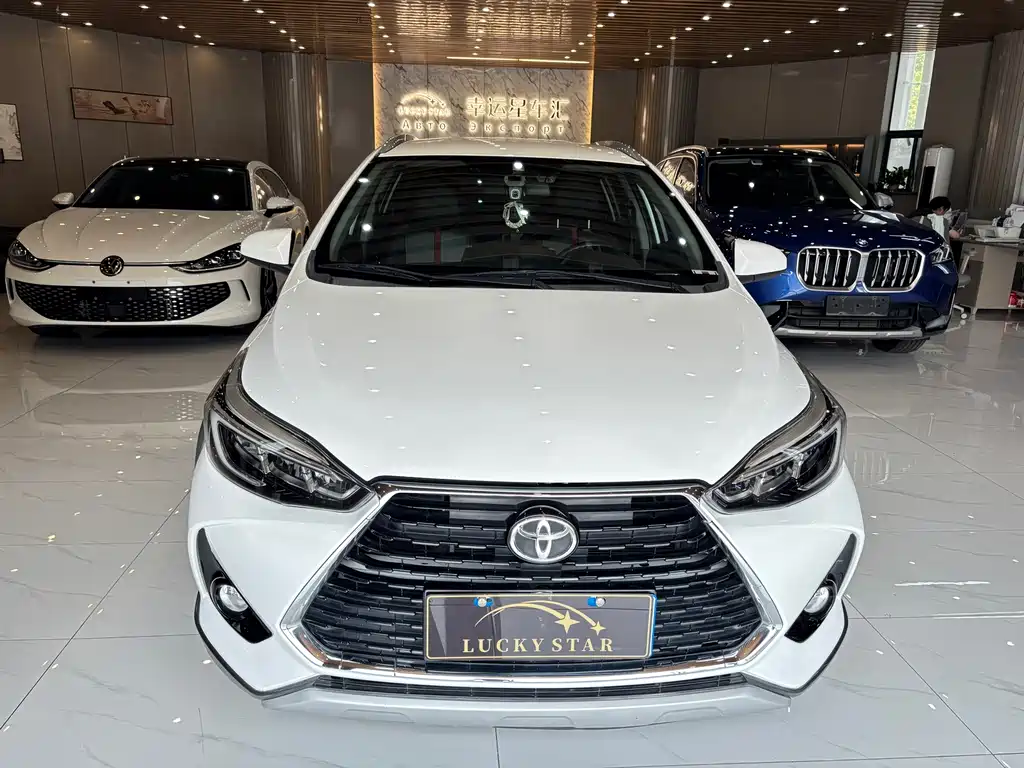 Toyota Yaris L — фото 8