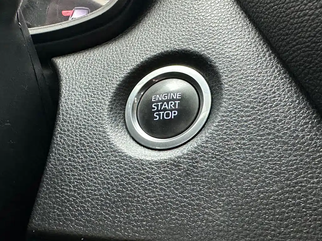 Toyota Corolla — фото 11