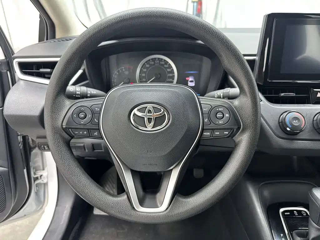 Toyota Corolla — фото 7