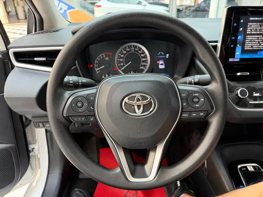 Toyota Corolla — фото 19