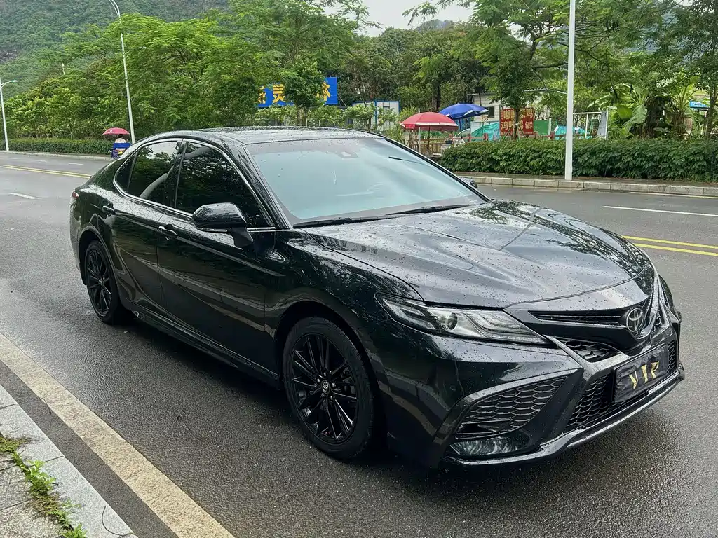 Toyota Camry — фото 3