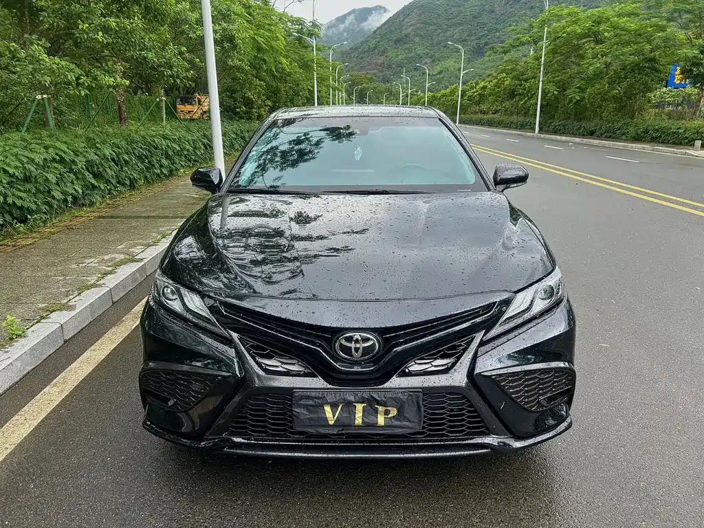 Toyota Camry — фото 4