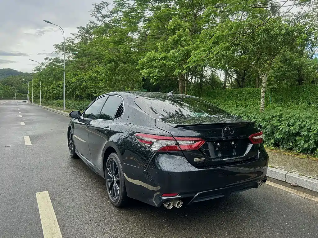 Toyota Camry — фото 5