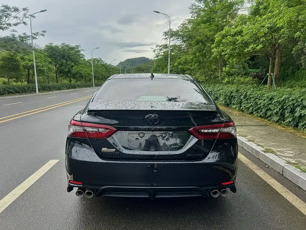 Toyota Camry — фото 7