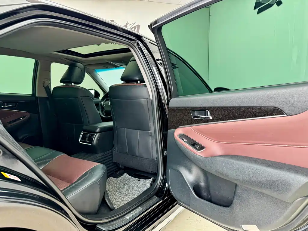 Toyota Crown — фото 10