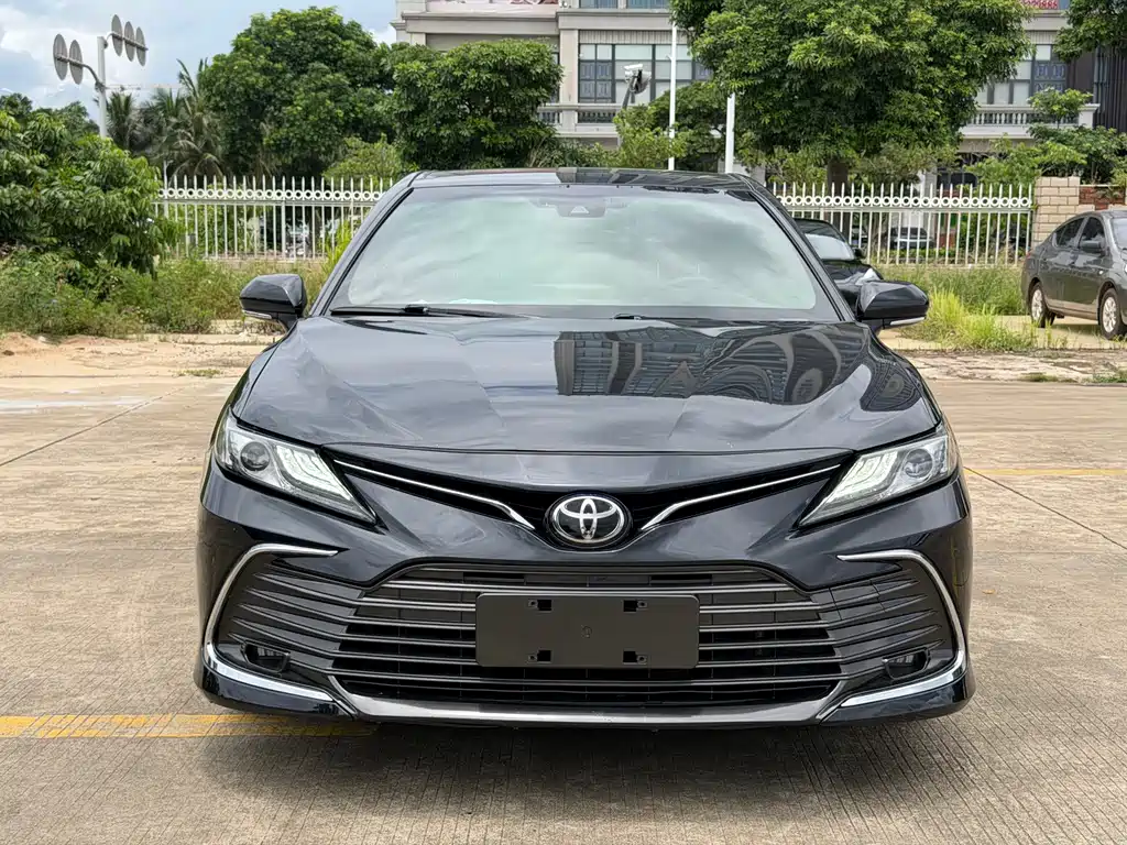 Toyota Camry — фото 2