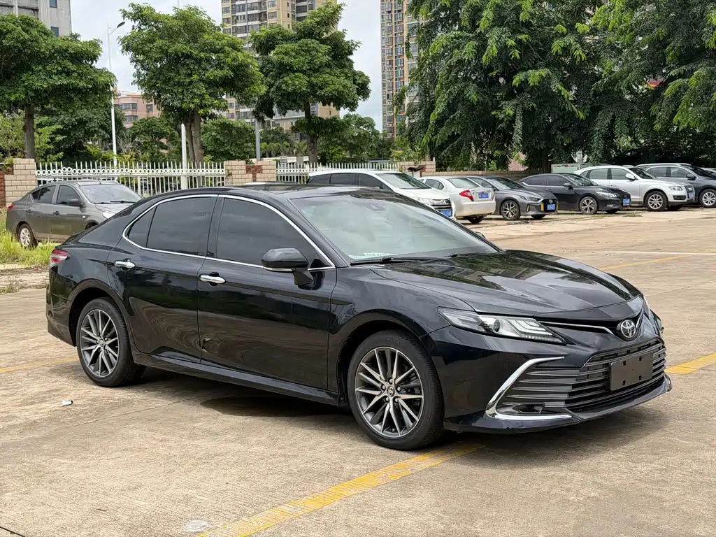 Toyota Camry — фото 3