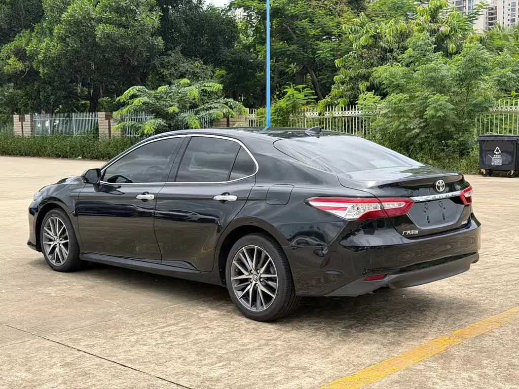 Toyota Camry — фото 9