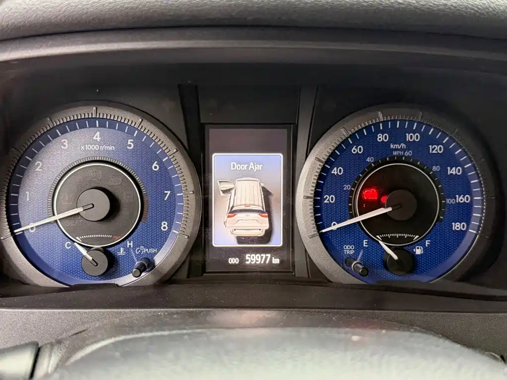 Toyota Sienna — фото 7