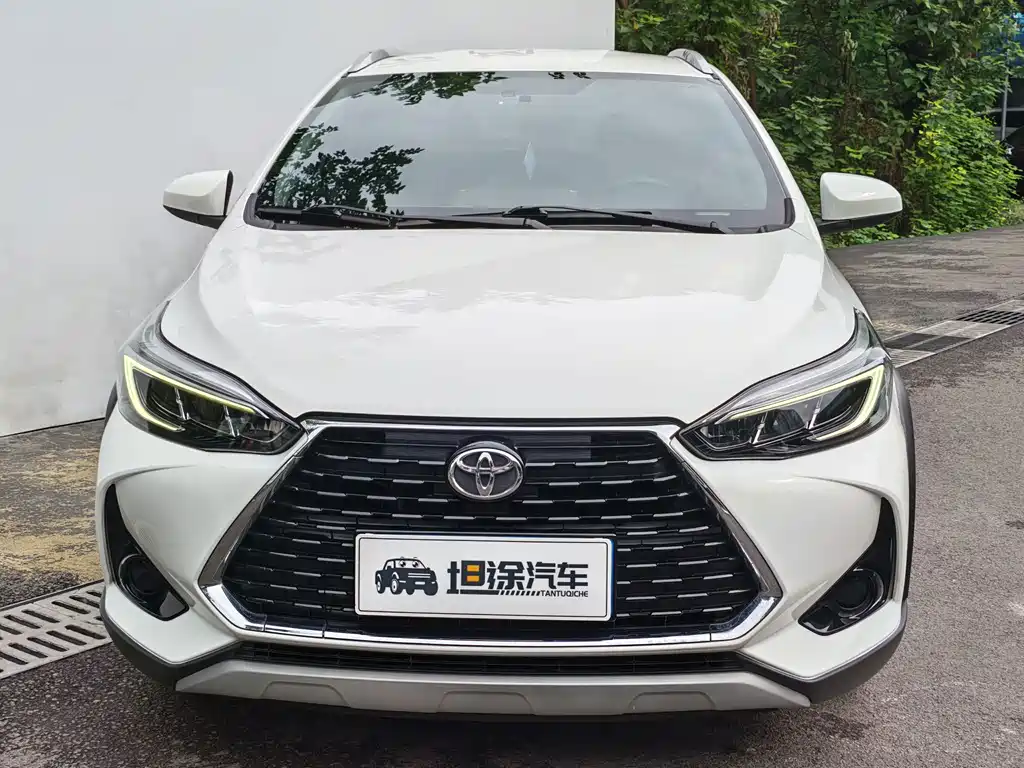 Toyota Yaris L — фото 2