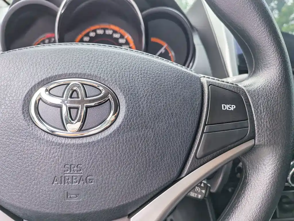 Toyota Yaris L — фото 14